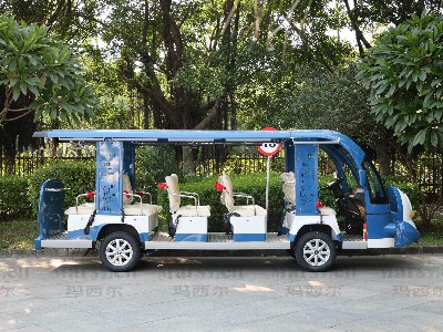 企鹅造型观光车