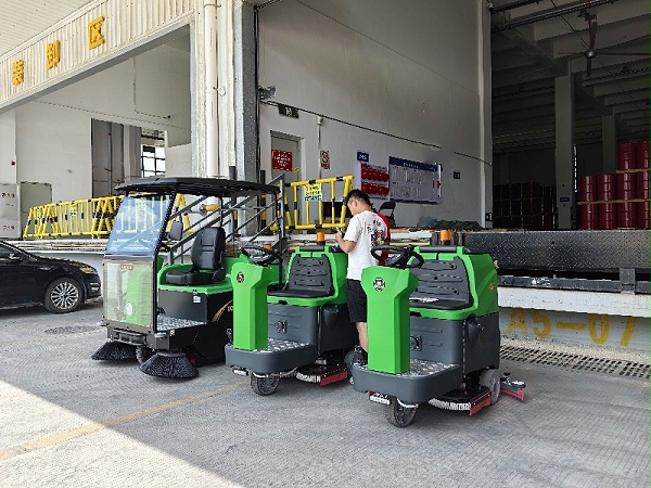 物流中心洗地机