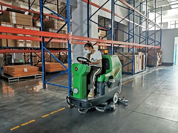 物流中心洗地机