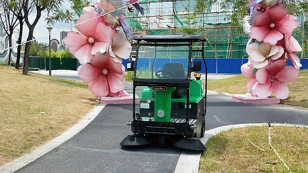 玛西尔电动扫地车