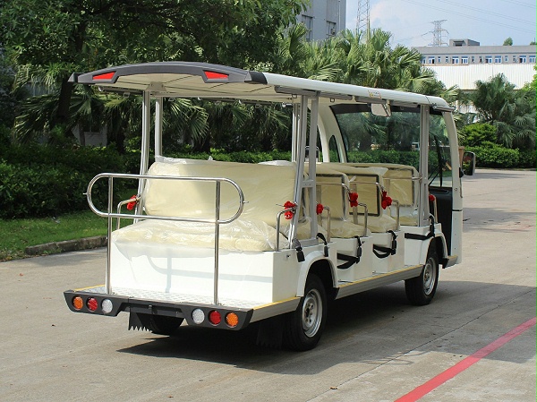 十四座电动观光车