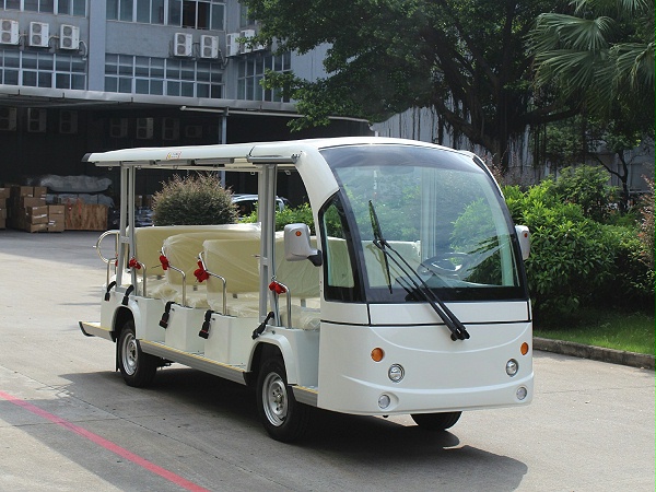 十四座电动观光车