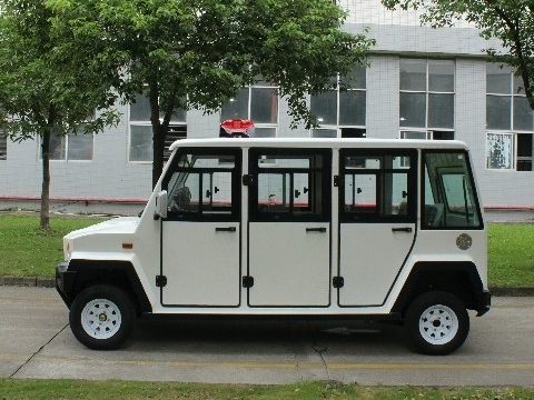 八座封闭巡逻车