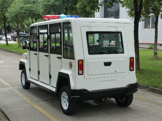 八座封闭巡逻车