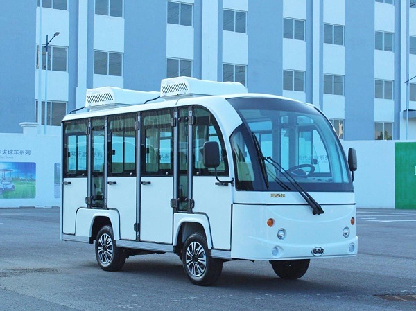 十一座封闭观光车