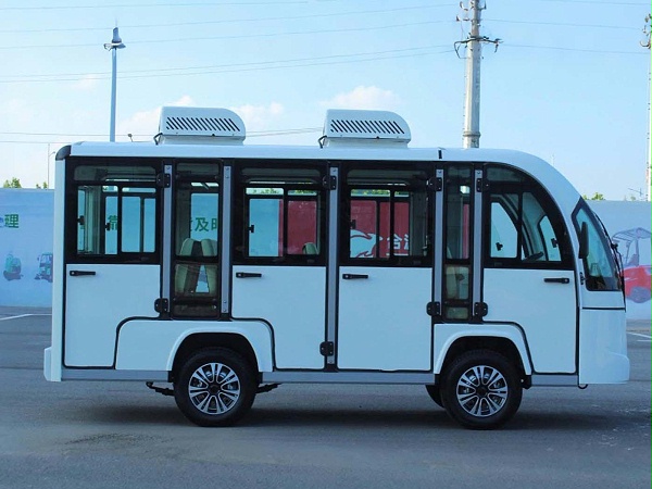 十一座封闭观光车