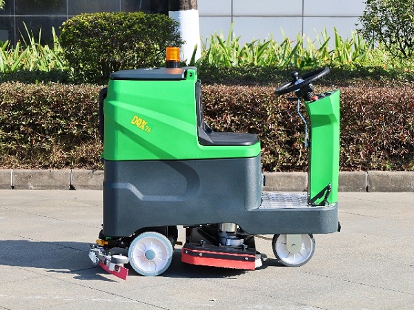 驾驶式洗地机DQX76