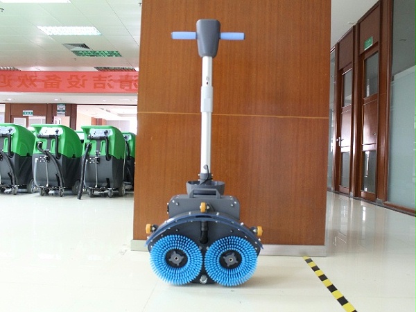 驾驶式洗地机