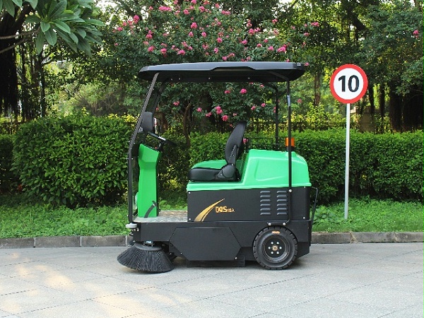 驾驶式扫地车DQS15A