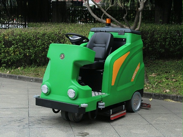驾驶式洗地机DQX10